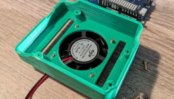 Arduino UNO Q Caddy Tray с вентилятором