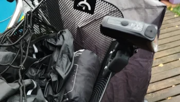 Fixation de lampe sur panier de v&eacute;lo - починить лампу на ... 3