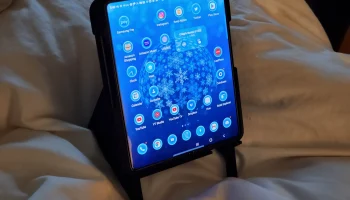 Подставка Samsung Fold 3 для неровных поверхностей (напри...