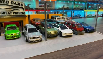 1/64 Дисплей магазина подержанных автомобилей 1