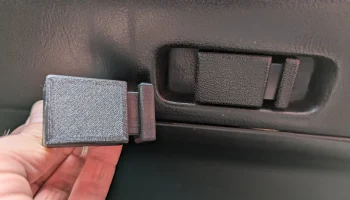 Кнопка и крышка перчаточного ящика MR2............ 1