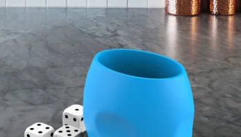 Кубок кубиков (для таких игр, как Yahtzee)...... 1