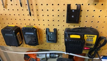 Подвеска для аккумуляторов Dewalt