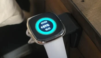 Прикроватное зарядное устройство Fitbit Sense/Versa 3