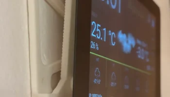 Настенный держатель (наклон 5&deg;) для LCD-7B-ESP32-S3-Touch.. 1