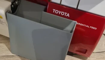 Контейнер для мусора оверлока Toyota SLR 4D............