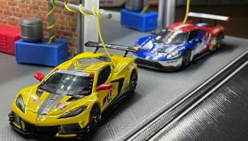 Гараж/здание гоночной ямы для автомобилей Hot Wheels и автом 1