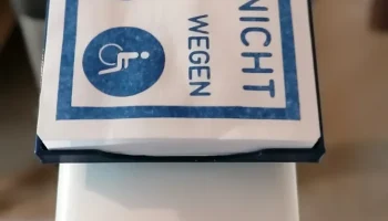 "Parke nicht auf unseren Wegen" - Держатель для заметок.....