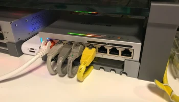 Подставка Ubiquiti UniFi Switch 8 POE-60W