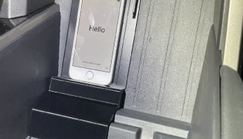 Подставка для iPhone SE для Toyota Tundra Qi Charger 3-го...