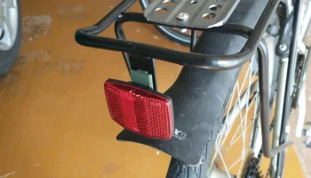 Держатель велосипедного отражателя...