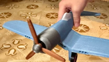 Игрушечный самолет F4U Корсар 3