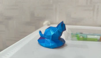Lowpoly Милый кот сидит на камне 2