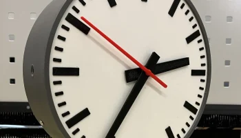 Часы железнодорожного вокзала
