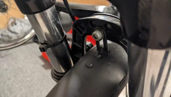 Крепление арки передней амортизационной вилки Aventon...... 1