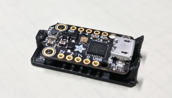Монтажный зажим Adafruit Trinket M0 1