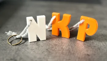 Коллекция брелков с буквами A-Z (менее 8 граммов нити)