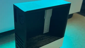 Мини-фигурка в корпусе NZXT для ПК