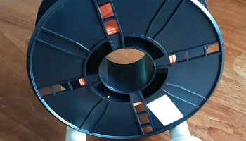 Подставка для катушки с нитью для печати с использованием..