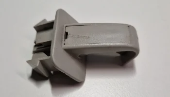 Зажим для солнцезащитной шторки Ford......... 4