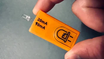 Сверхкомпактный светодиодный тестер с режимами двойного т..