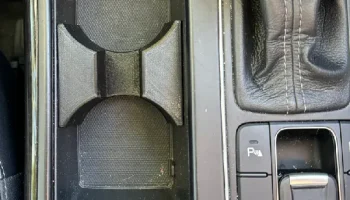 Разделитель подстаканника Kia Sorento............ 1