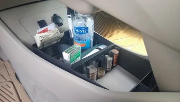 Prius Gen 3 2011 года - вставка в центральную консоль (подст