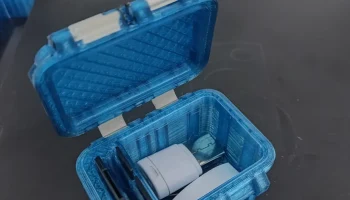 Прочная коробка со слотами для SD-карт (БЕЗ ВИНТОВ)........ 1