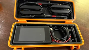 Прочный корпус осциллографа DS213 (+ подставка)........ 2