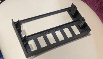 Лицевая панель Kenwood KMM-BT332U на Toyota MR2 Spyder 20... 1