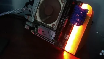 подставка для компьютера mini ITX 1