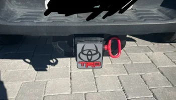 Крышка прицепного устройства TRD Toyota (с рожками)......... 1