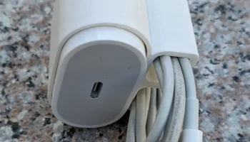 Органайзер с зажимом для кабеля зарядного устройства iPhone 