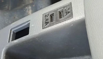 USB-разъем Landcruiser 80-й серии. USB-разъем Landcruiser 80-й серии.