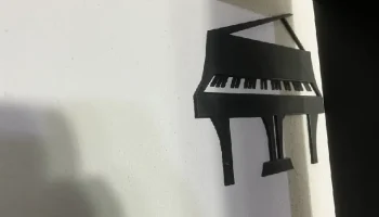 Дизайн стены для фортепиано