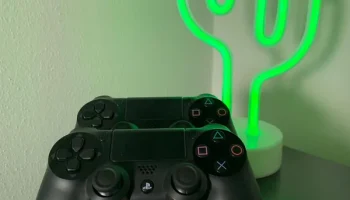 Подставка для контроллера PS4 Подставка для контроллера PS4
