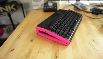 Корпус компьютера с клавиатурой MiSTer FPGA...... 3