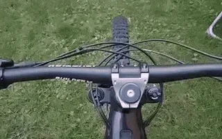 Универсальное крепление для велосипедного фонаря на руль...