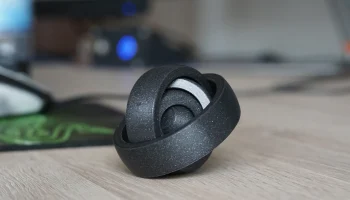 Игрушка с вращающимися кольцами 0