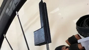 Держатель спиц с лезвием