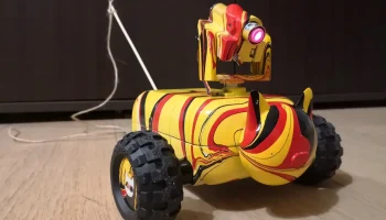 Лазерный игрушечный робот-кошка