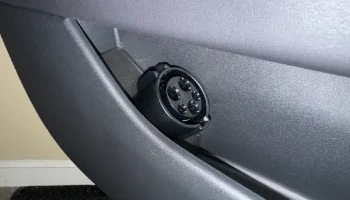 Адаптерная док-станция J1772 для двери водителя Tesla Model 1