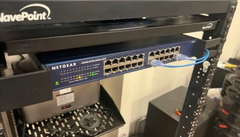 Ушко для стойки для коммутатора Netgear (текущая версия 1... 4