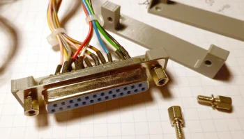Крепление углового кронштейна с резьбой DB9, DB15 и DB25... 2