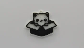 Брелок с милым котом в коробке