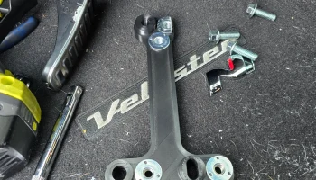 Кронштейн для перемещения проставки педали Veloster N (мо... 1