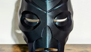 Носимая маска драконьего жреца Skyrim с подставкой......... 1