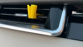 Автомобильный держатель кабеля