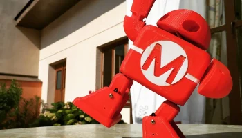 Танцующий робот Макей из Maker Faire 1