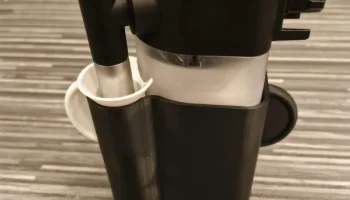 Drž&aacute;k ml&eacute;kovače s odkap&aacute;vačem - Delonghi Magnifica Evo (V... 6